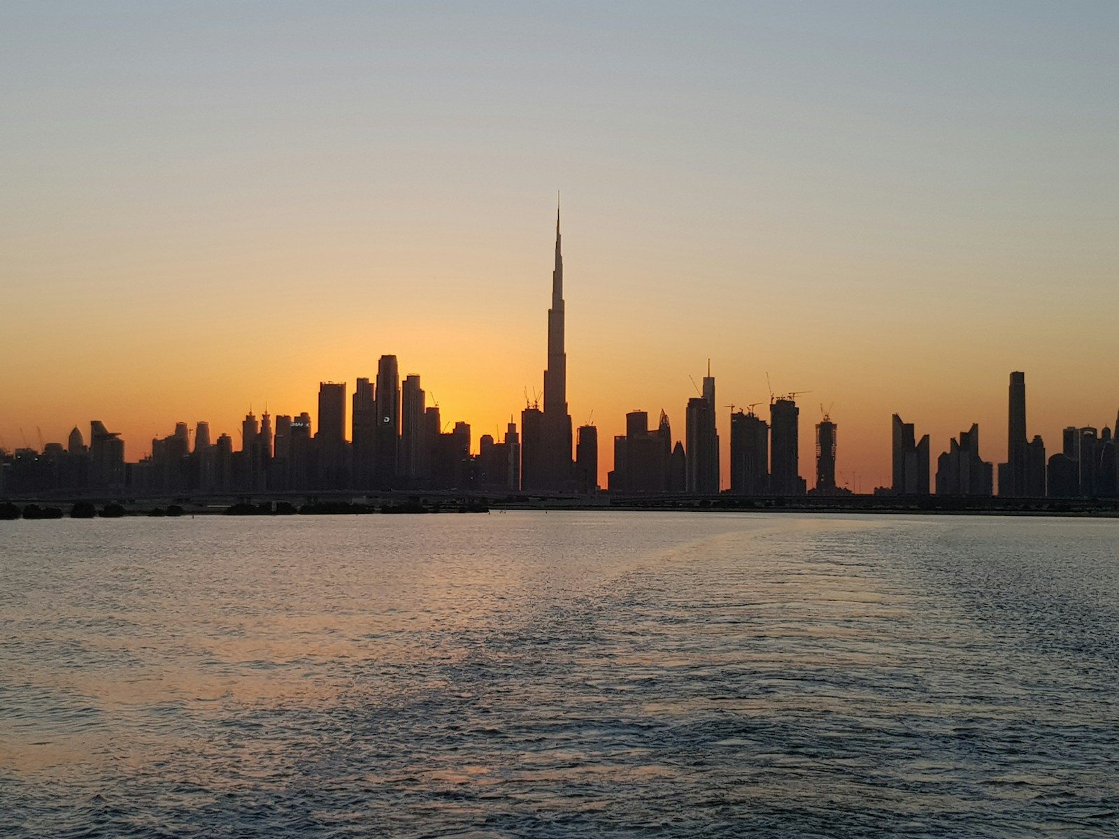 Quyosh botishidagi Dubay manzarasi